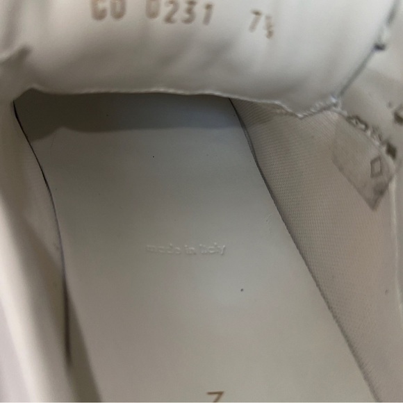 Louis Vuitton - Picture 3 of 4